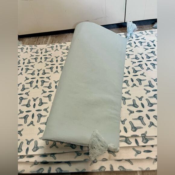 NWT Threshold table runner and placemat set - Picture 6 of 9